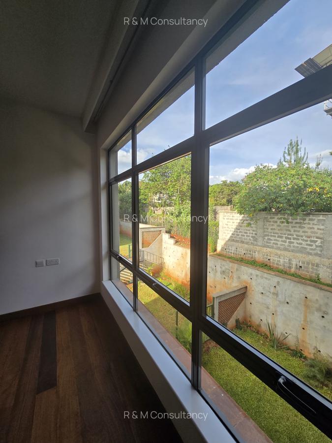 4 Bed House with En Suite at Two Rivers Mall - 6