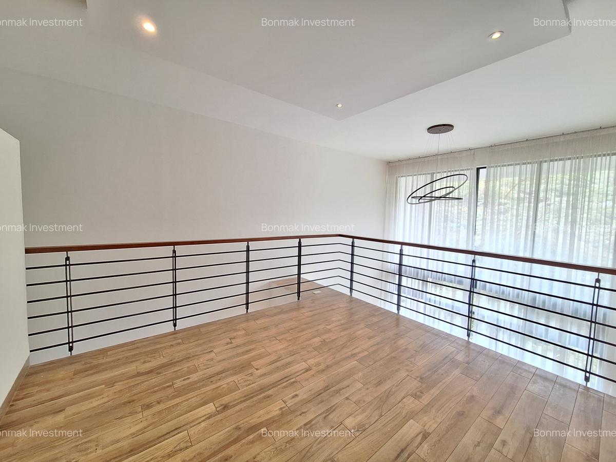 4 Bed Apartment with En Suite at Riverside Drive - 17