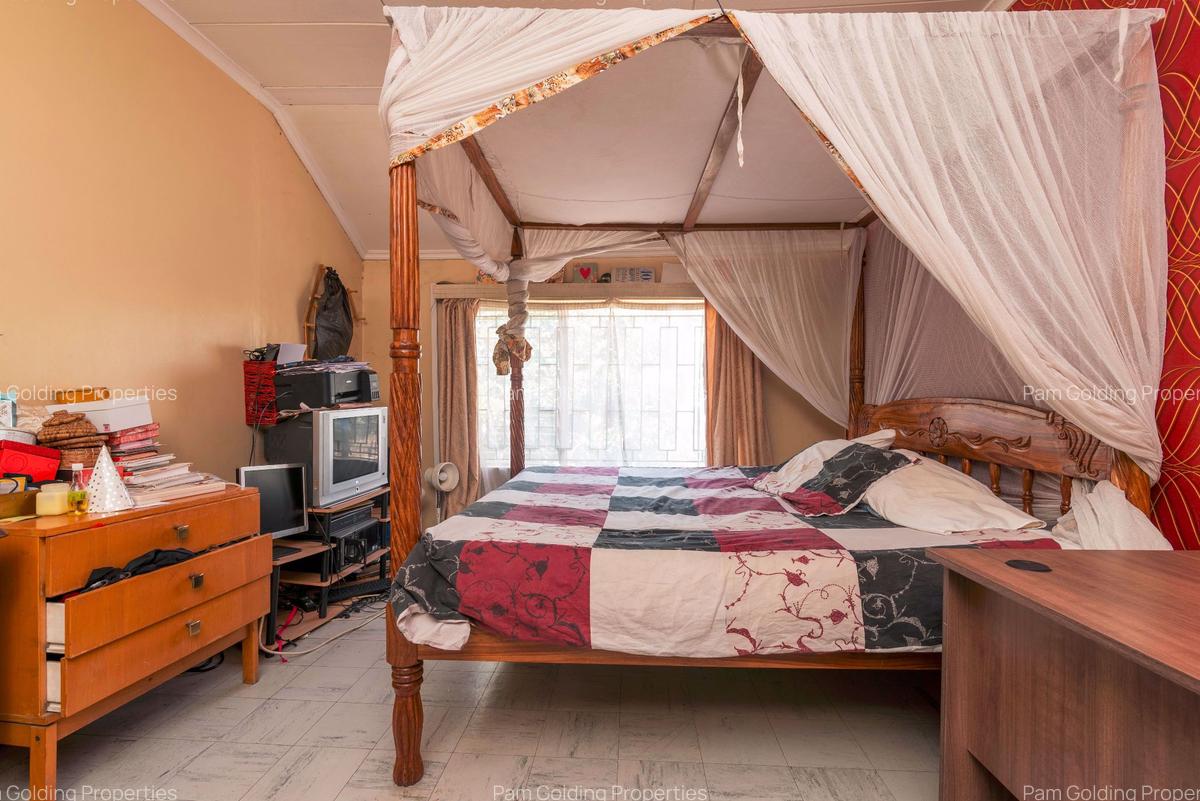 4 Bed Townhouse with En Suite at Kapiti Road - 9