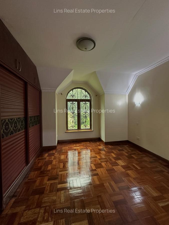 5 Bed Townhouse with En Suite in Lavington - 11