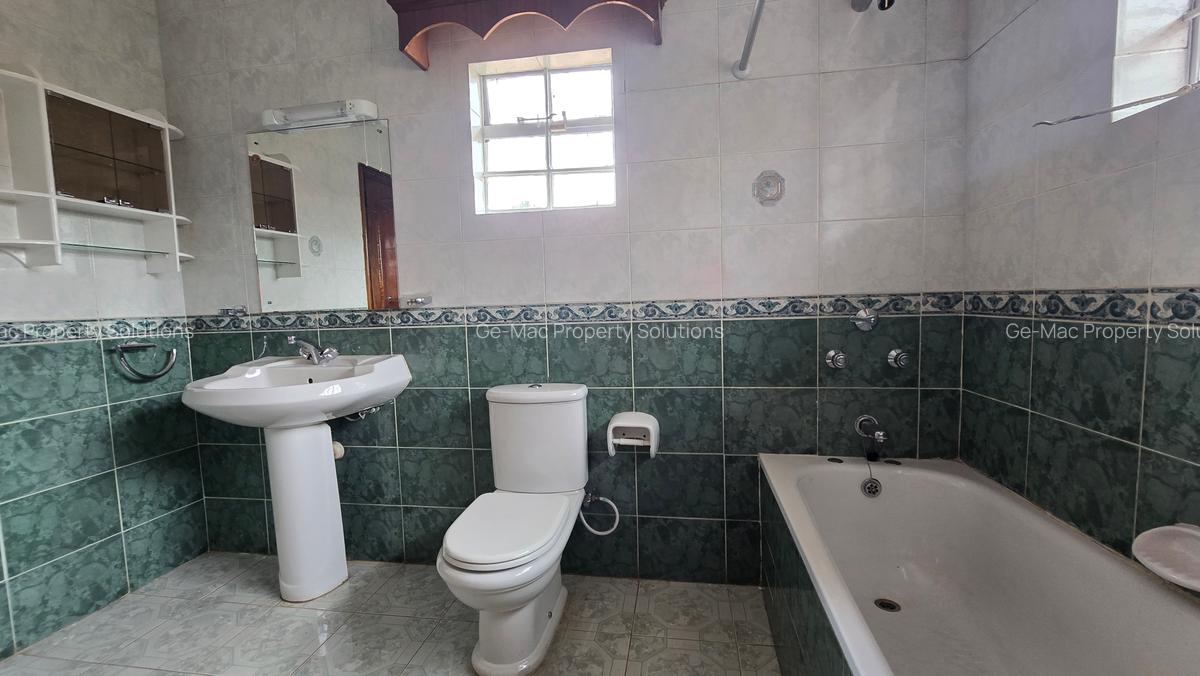 5 Bed House with En Suite in Runda - 10