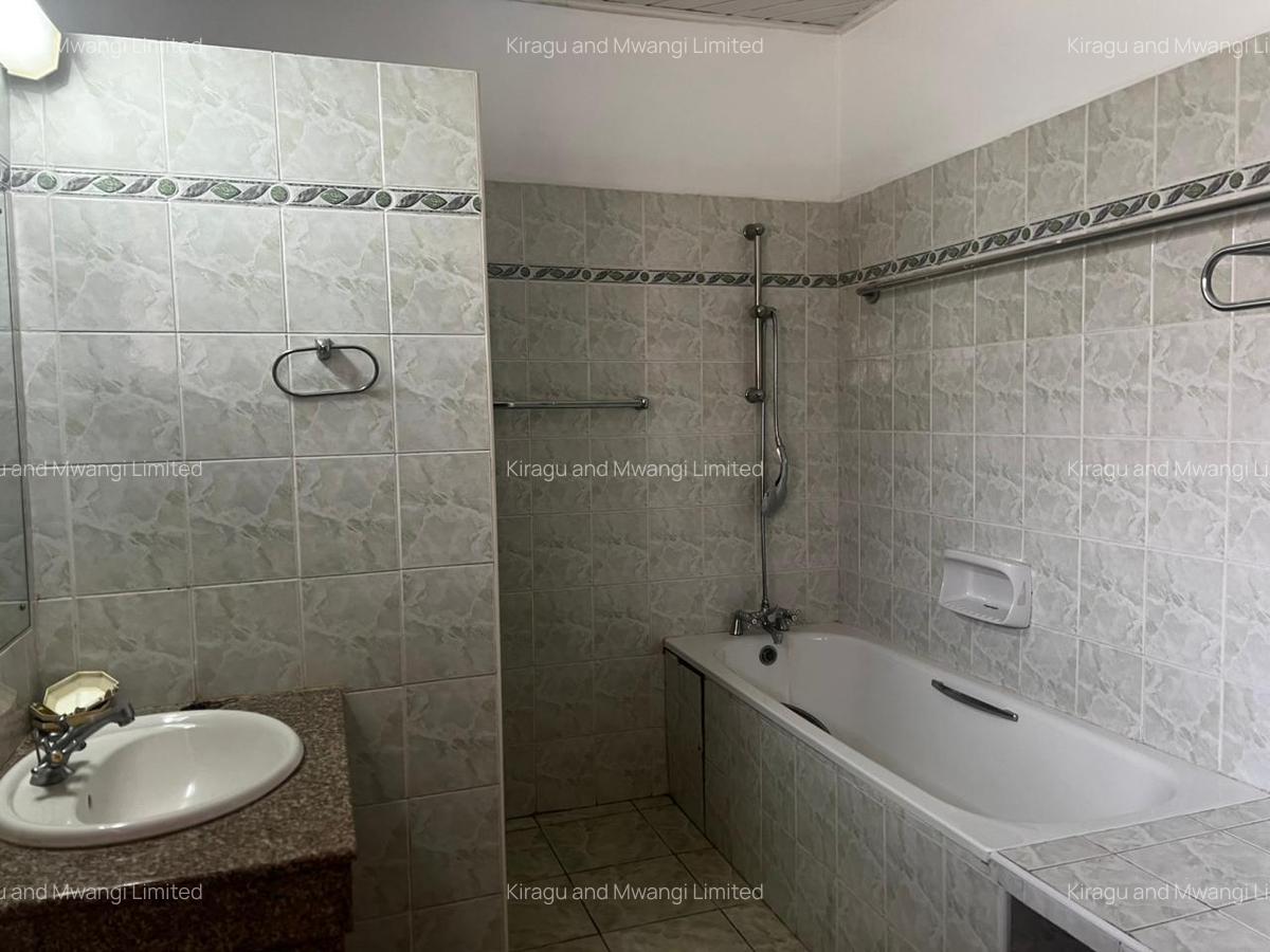 4 Bed Townhouse with En Suite at James Gichuru Road - 10