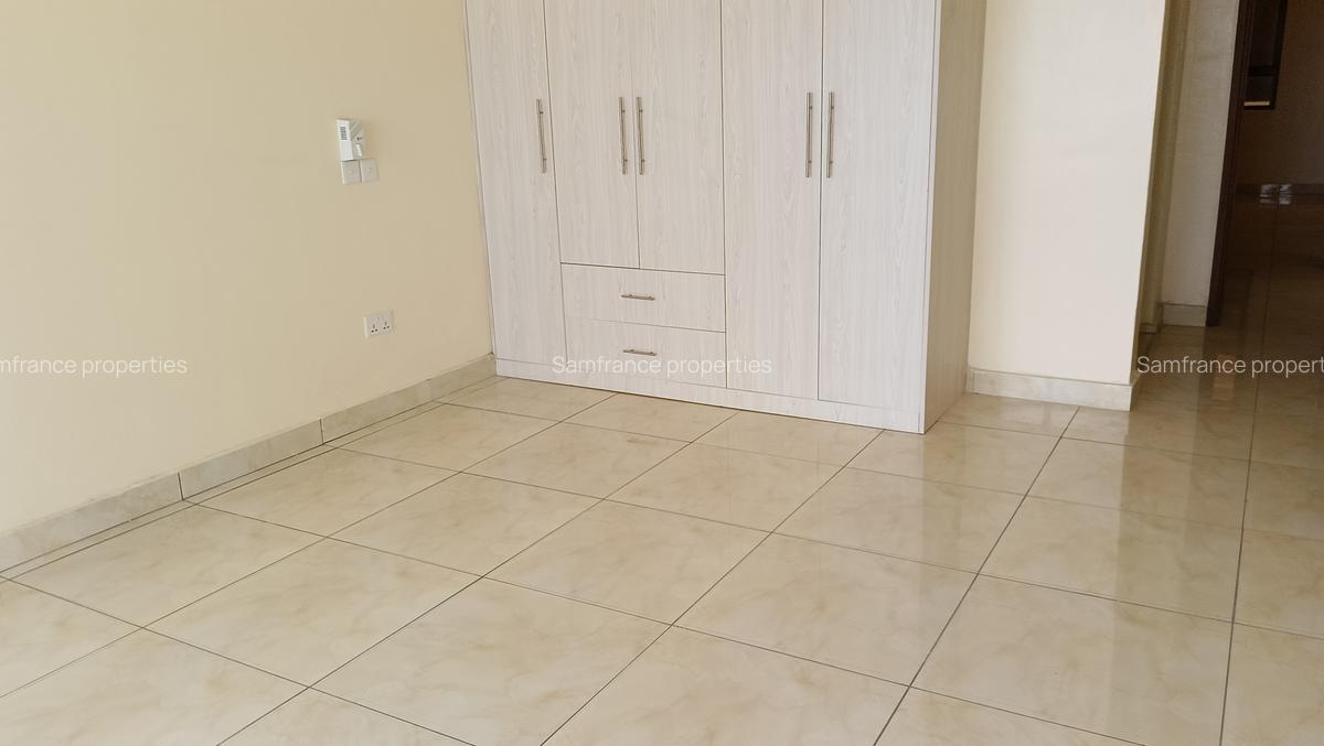 1 Bed Apartment with En Suite at 3Rd Avanue - 4