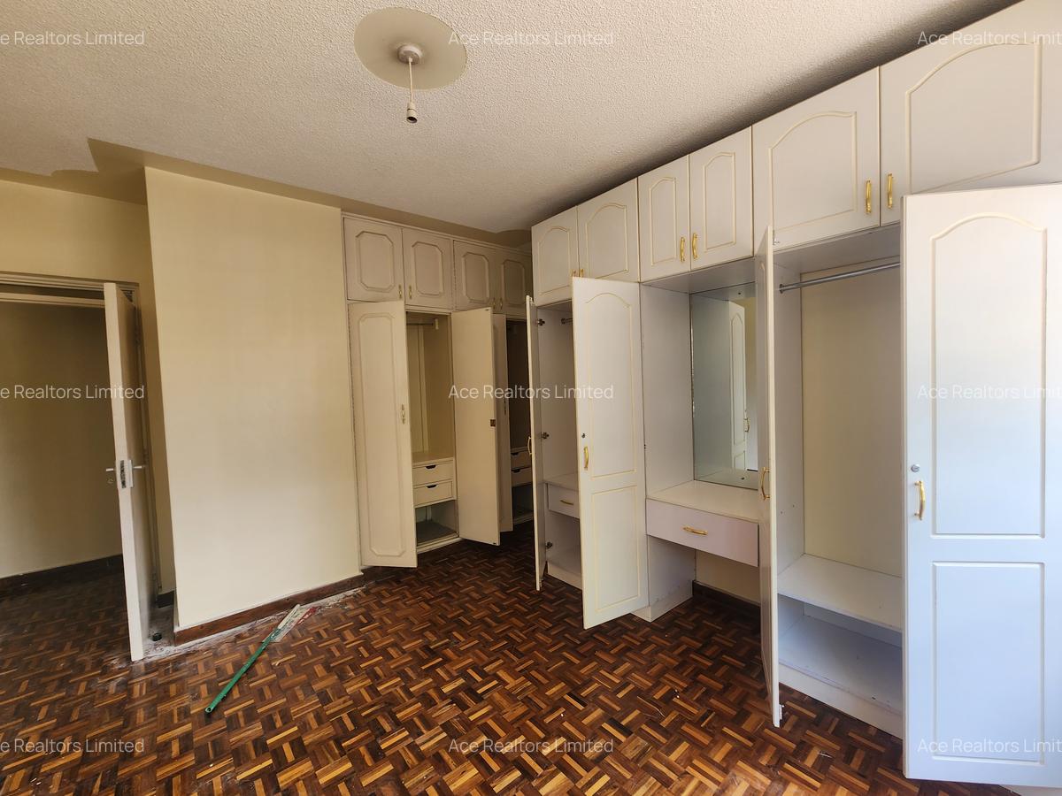 2 Bed Apartment with En Suite at Near Sarit Centre - 8