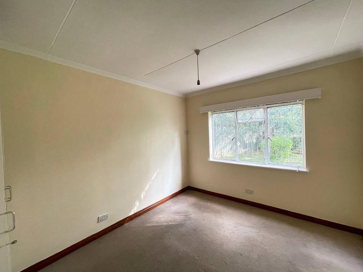 5 Bed House with En Suite in Lavington - 7