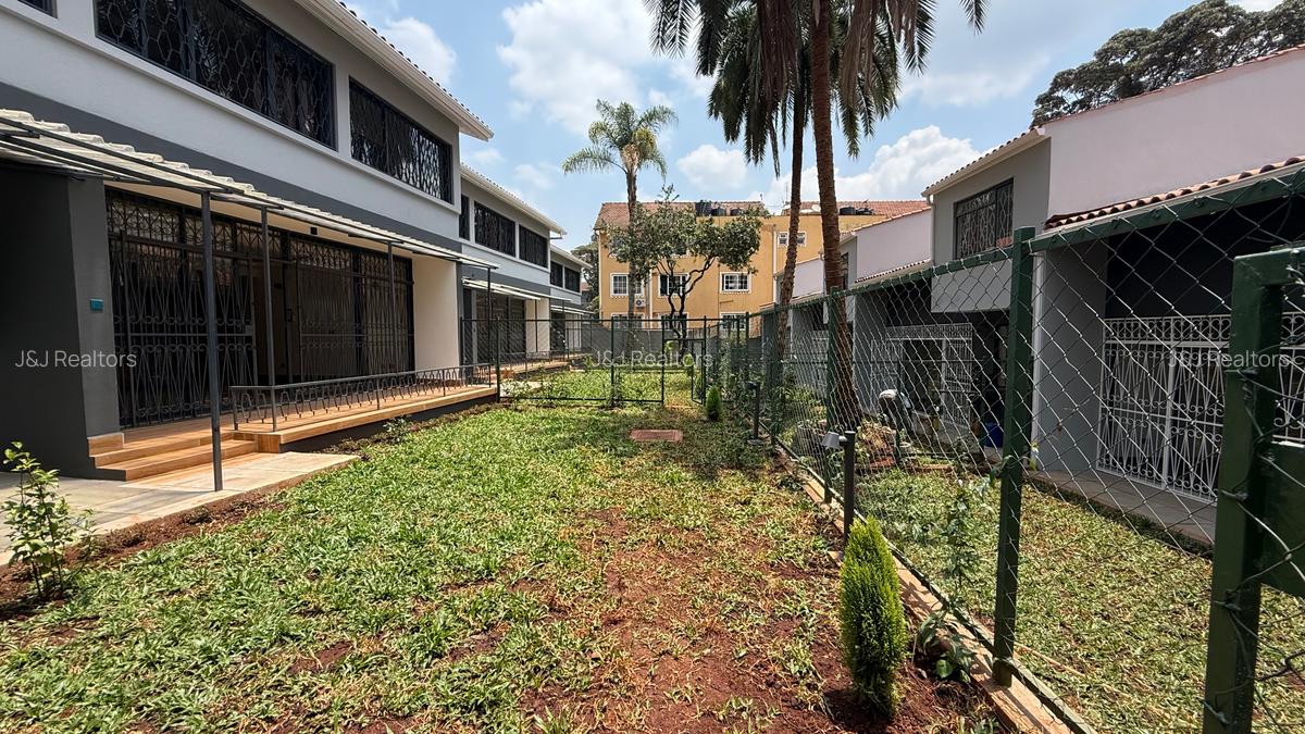 4 Bed Townhouse with En Suite in Rhapta Road - 1