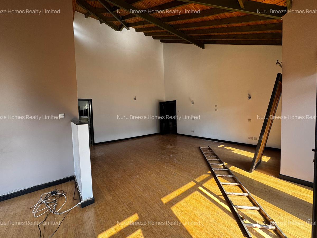 5 Bed Townhouse with En Suite in Lavington - 16