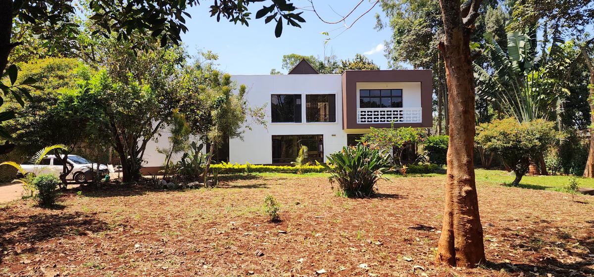 6 Bed House with En Suite in Runda - 1