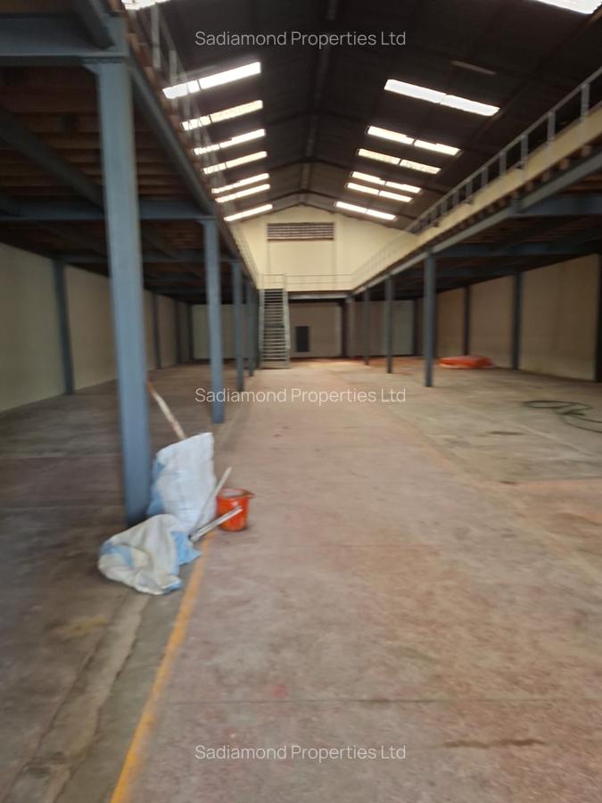 10,000 ft² Warehouse with Parking at Airport Road - 2
