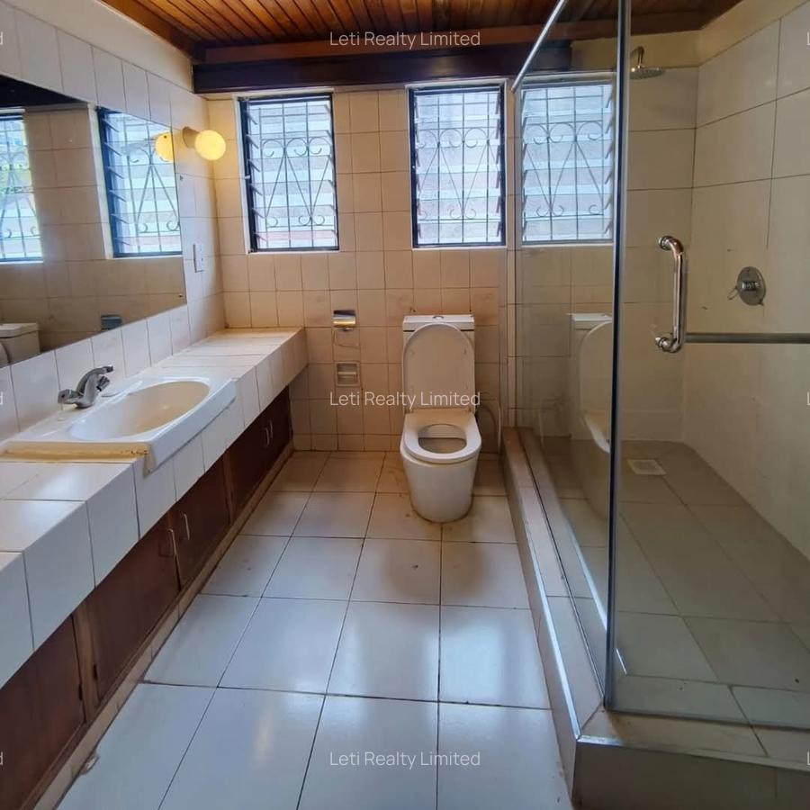 4 Bed Townhouse with En Suite in Kilimani - 6