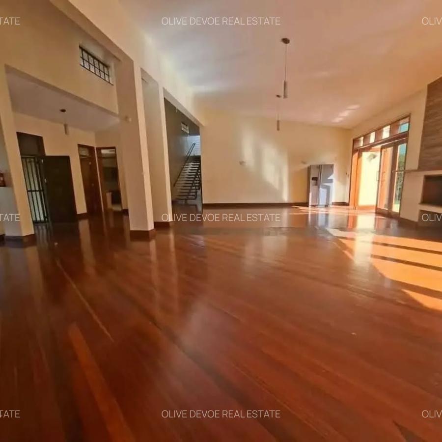 4 Bed House with En Suite in Runda - 8