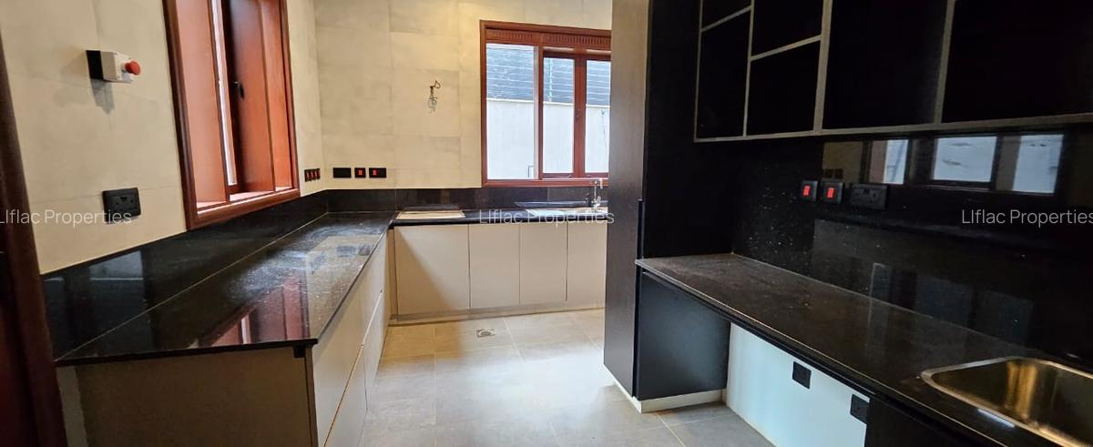 5 Bed House with En Suite in Runda - 10