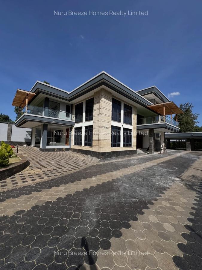 5 Bed House with En Suite in Runda - 14