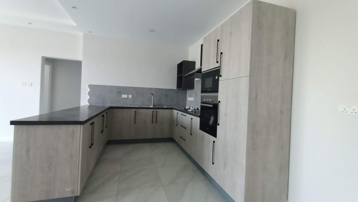 3 Bed Apartment with En Suite at Rhapta Rd - 3