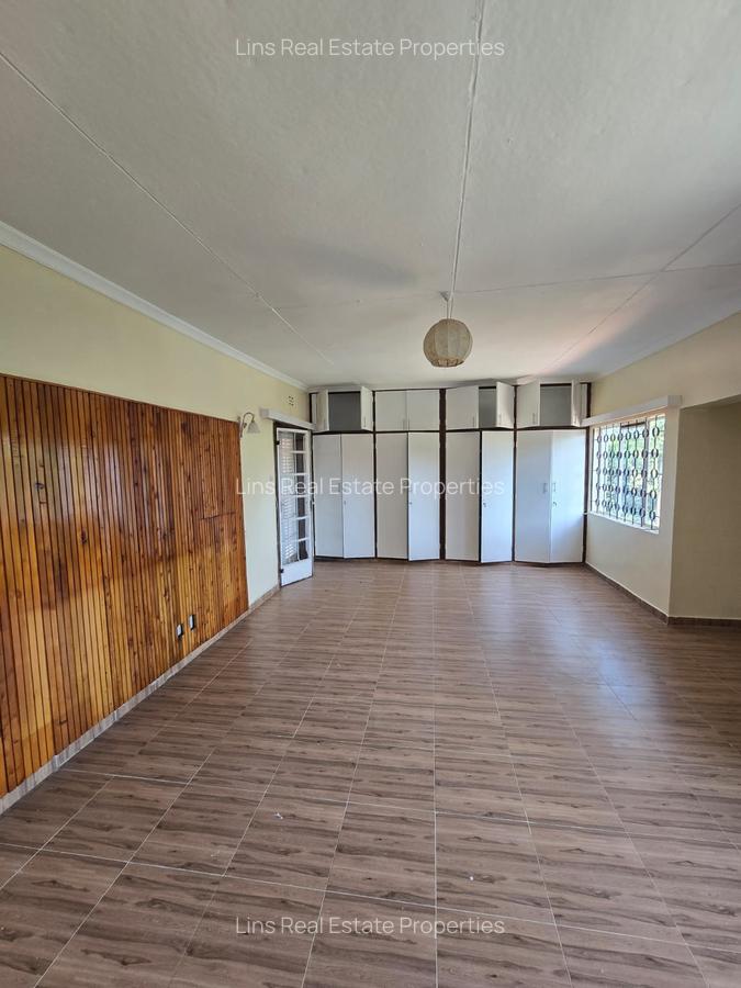 5 Bed House with En Suite in Loresho - 14