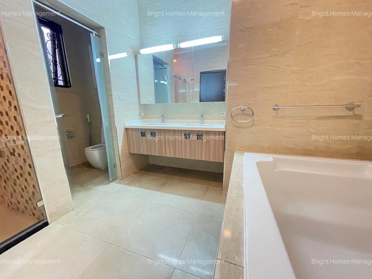 5 Bed Townhouse with En Suite in Lavington - 7