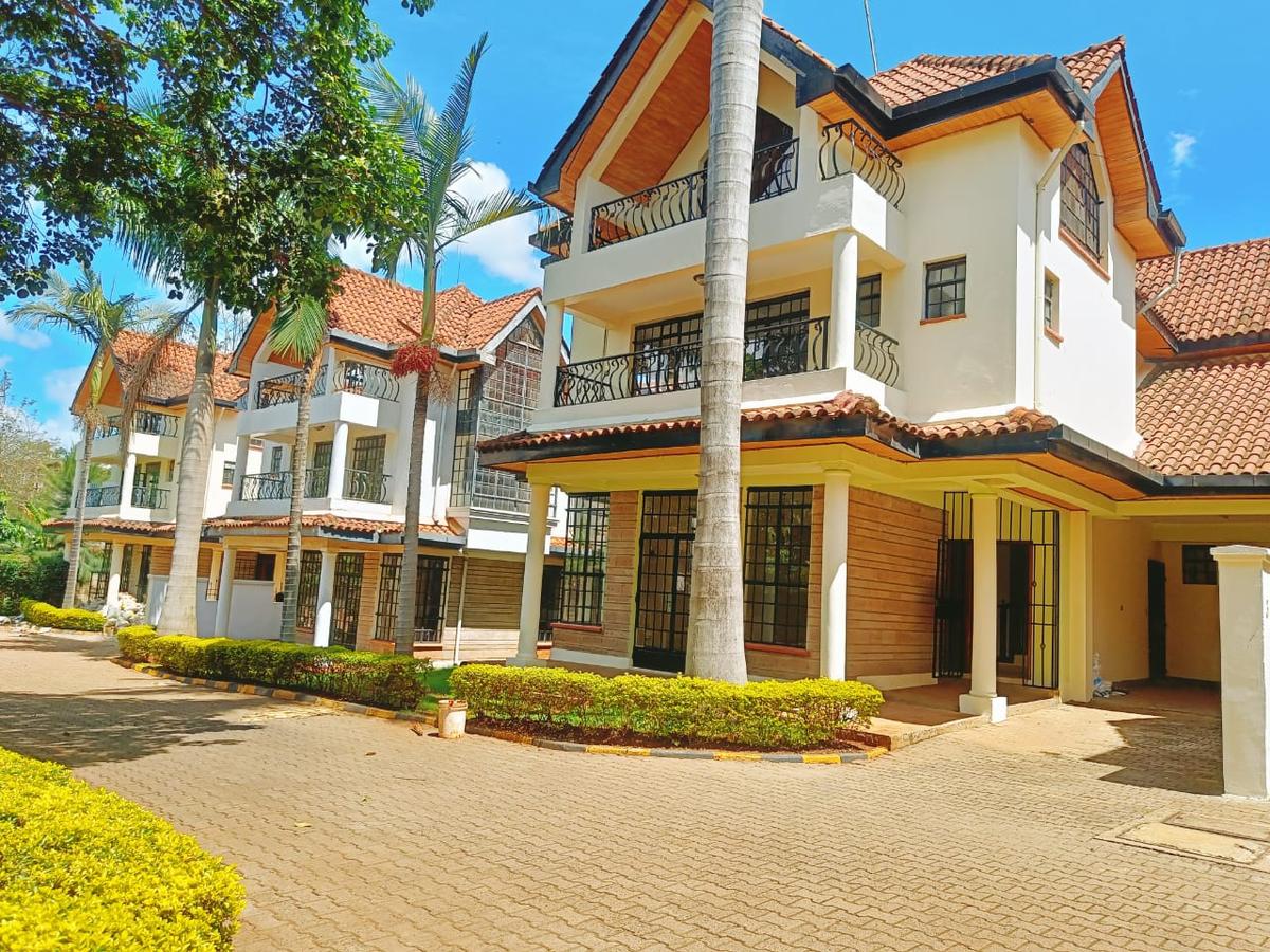 5 Bed House with En Suite in Lavington - 3