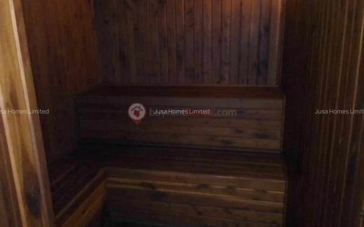 5 Bed House with En Suite in Riverside - 13