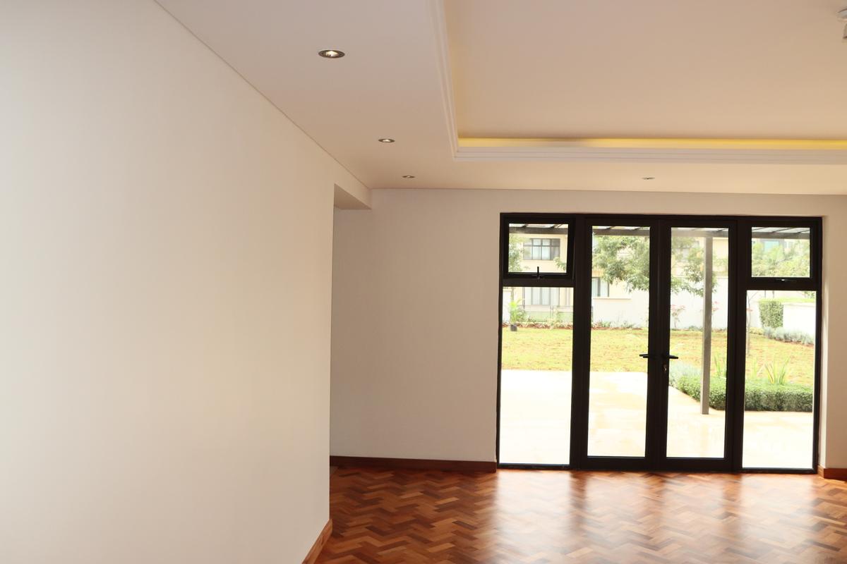 5 Bed Villa with En Suite at Seminary Drive - 8