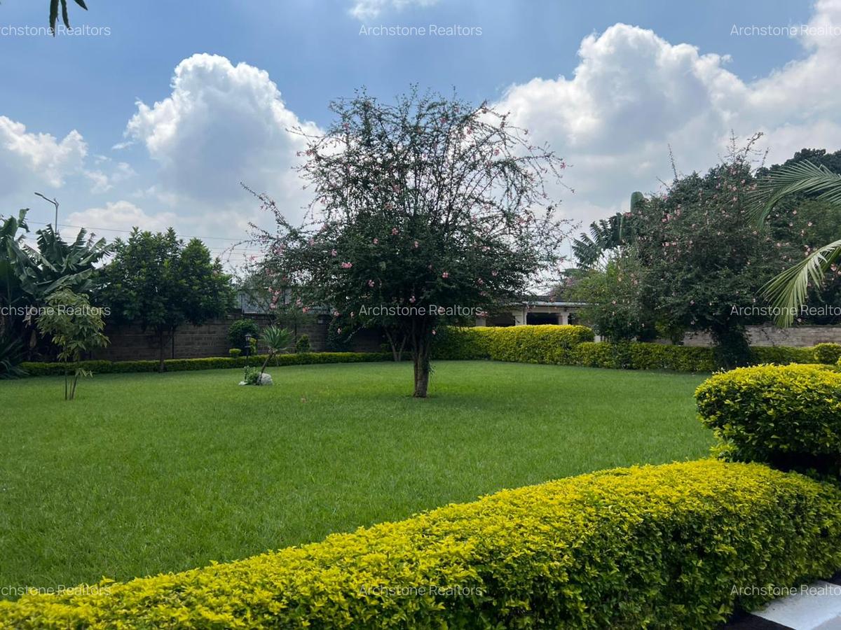 5 Bed House with En Suite in Runda - 14