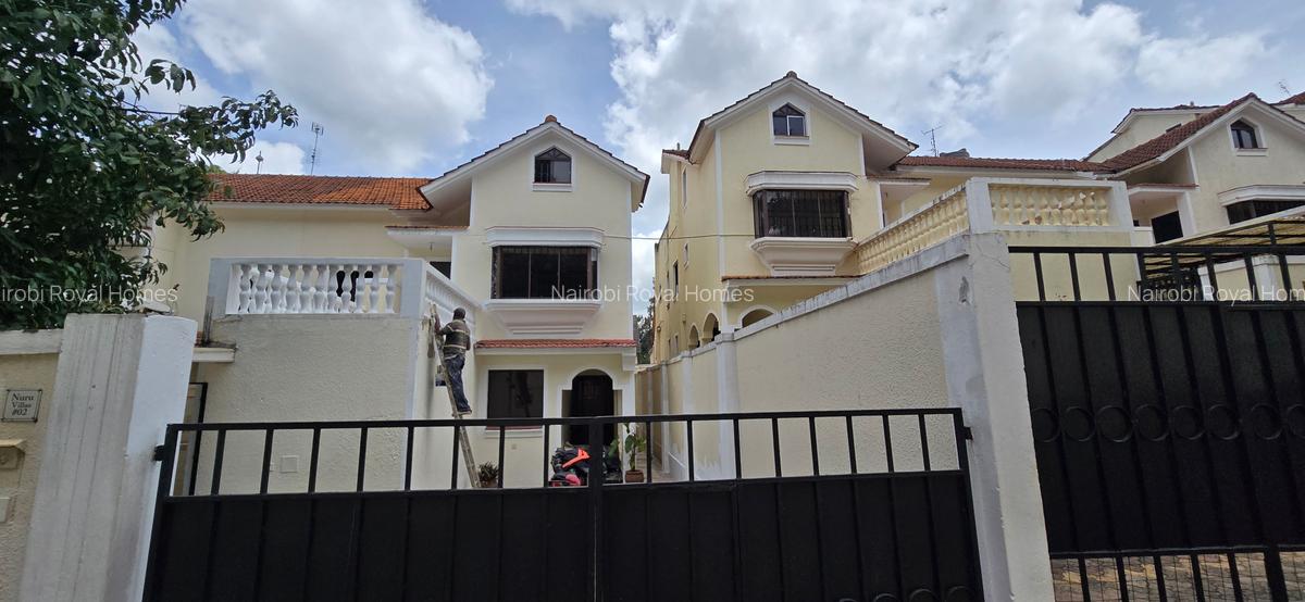 5 Bed Townhouse with En Suite at Lavington Green - 1