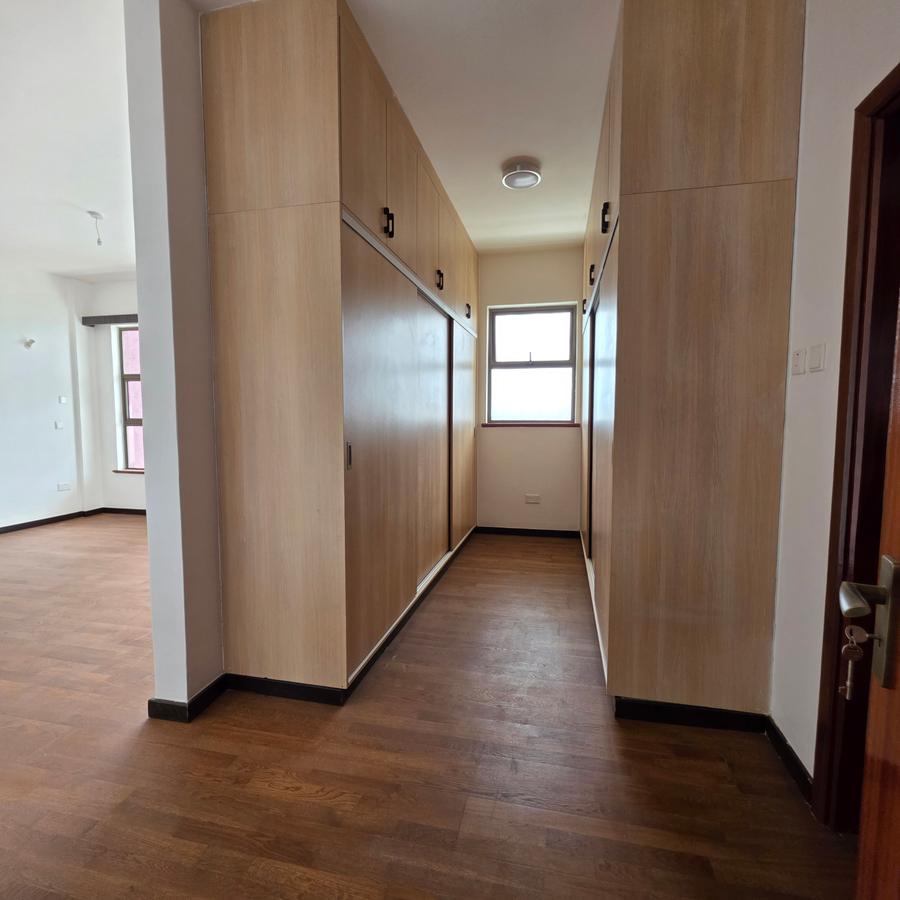 4 Bed Apartment with En Suite at General Mathenge - 16