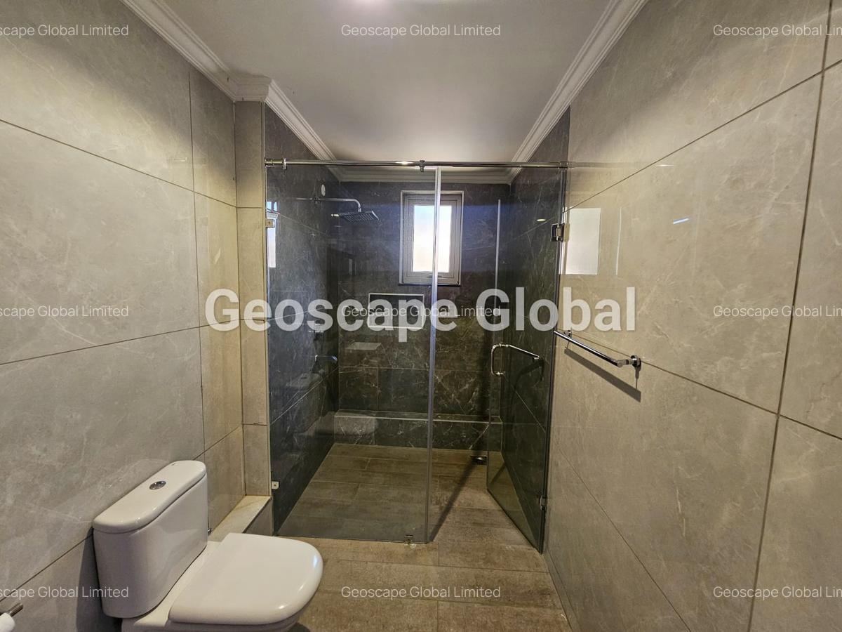 5 Bed House with En Suite in Lavington - 9