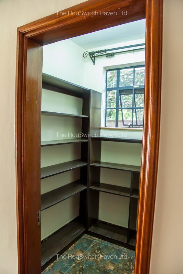 4 Bed Townhouse with En Suite at Chalbi Road - 8