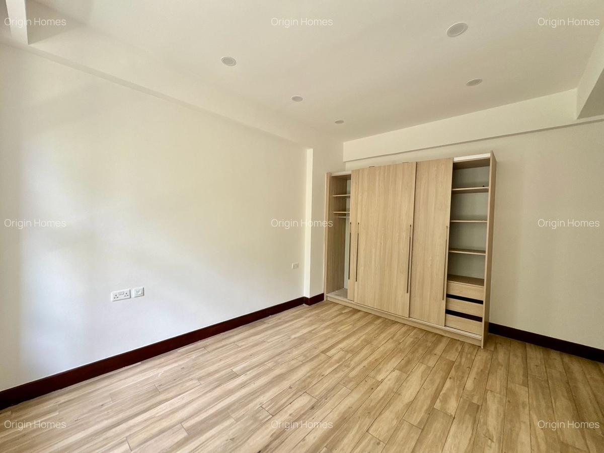 4 Bed Apartment with En Suite at Parklands - 14