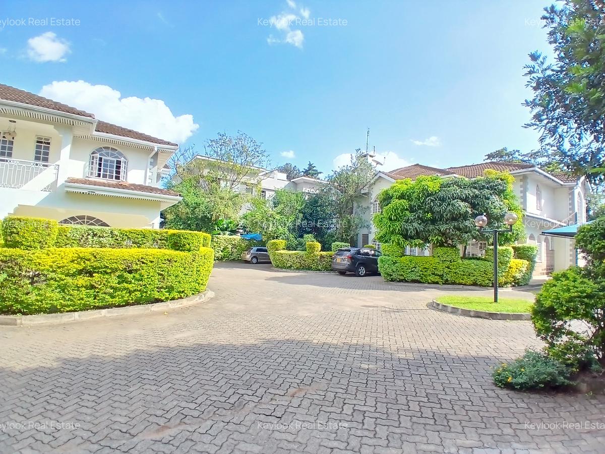 4 Bed Townhouse with En Suite in Lavington - 1
