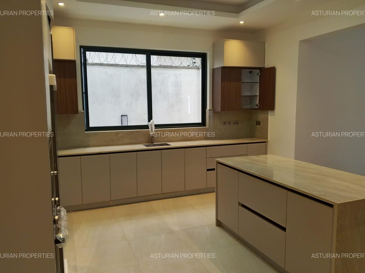 5 Bed Townhouse with En Suite in Lavington - 10