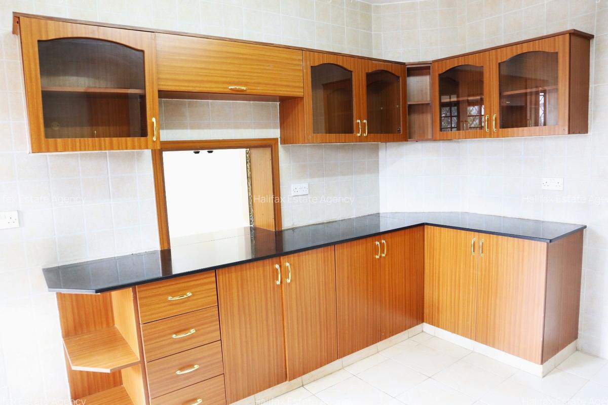 3 Bed Apartment with En Suite in Parklands - 4
