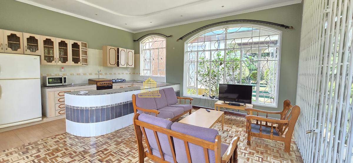 2 Bed House with Garden in Lavington - 4