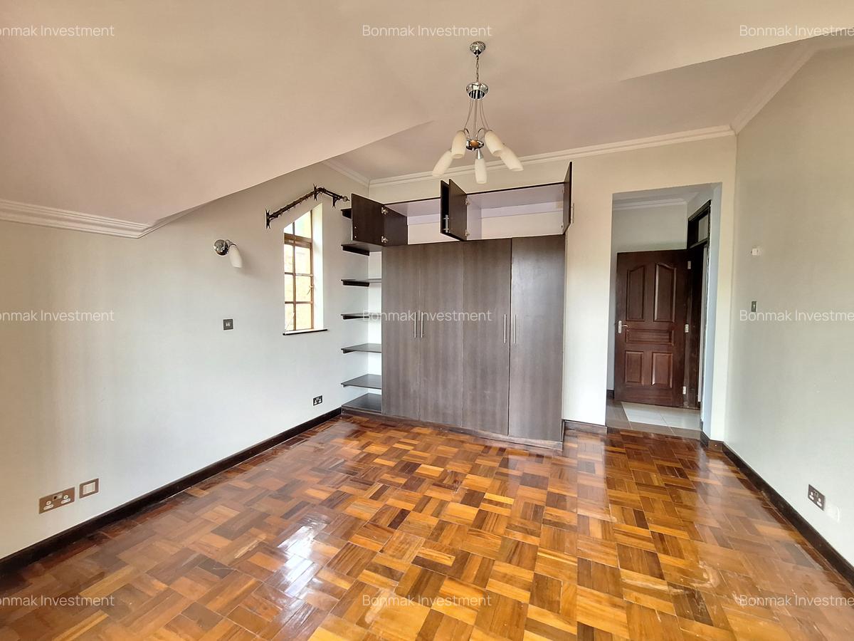 4 Bed Townhouse with En Suite at Rossylin Lone Tree - 18