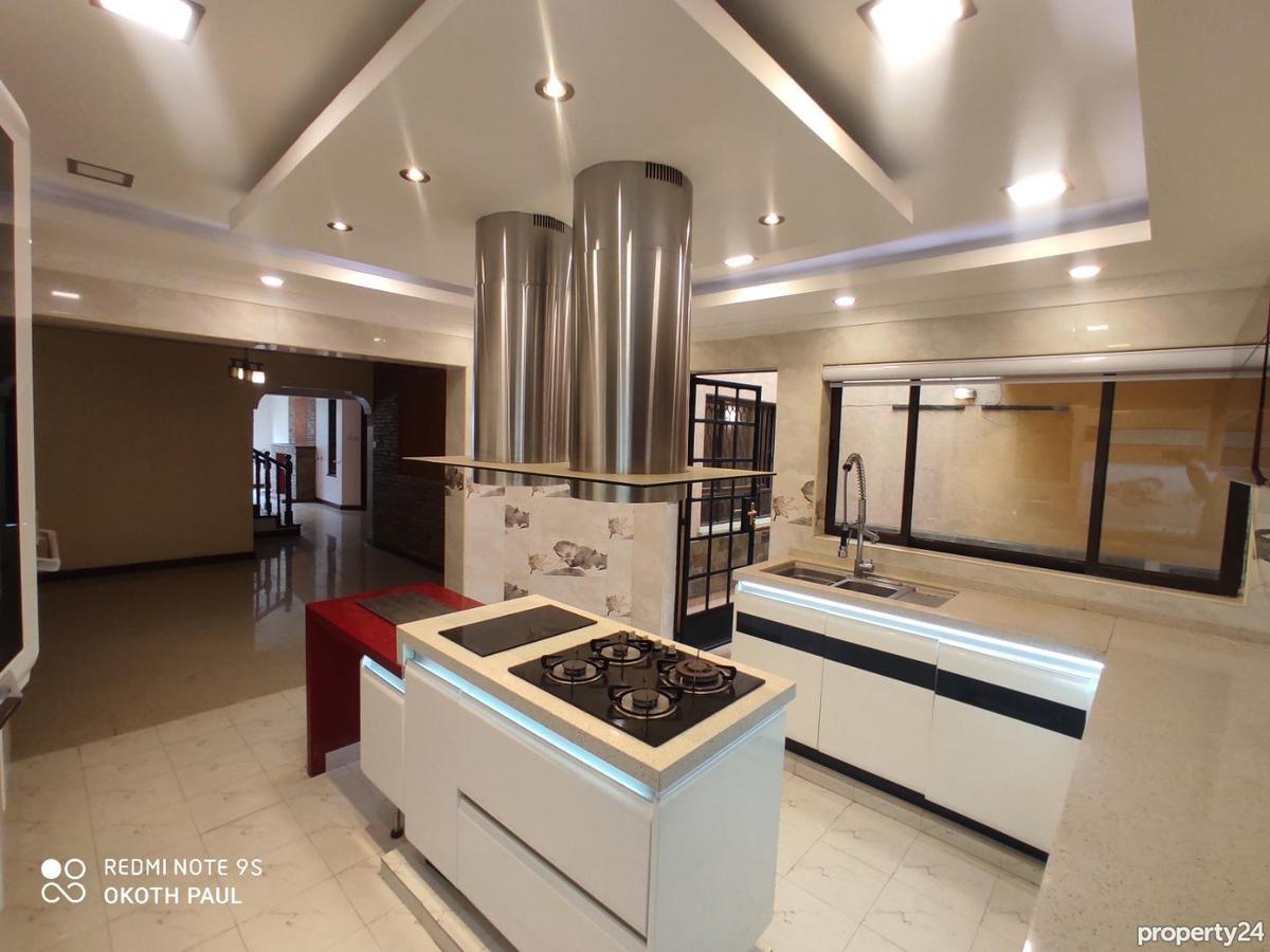 5 Bed Townhouse with En Suite in Lavington - 2