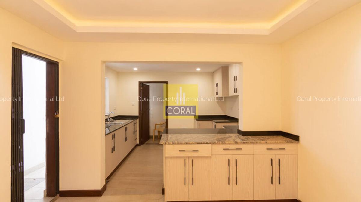 4 Bed Townhouse in Parklands - 8