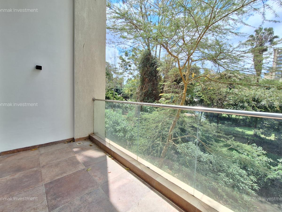4 Bed Apartment with En Suite at Riverside Drive - 18