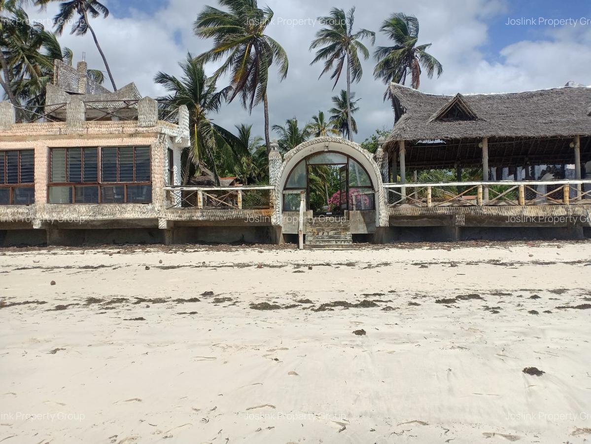 10 Bed Villa with En Suite at Central - 6