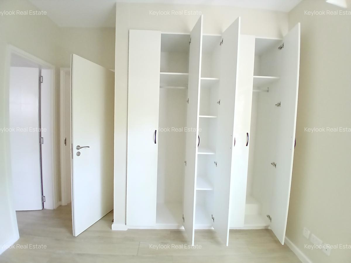 2 Bed Apartment with En Suite at Riverside Drive Gardens - 16