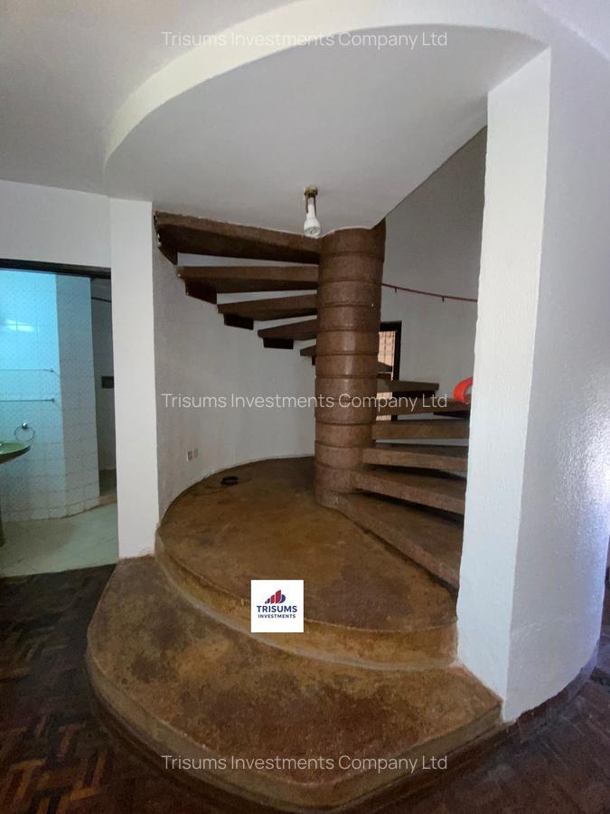 5 Bed Villa with En Suite at Prp7+494 - 13