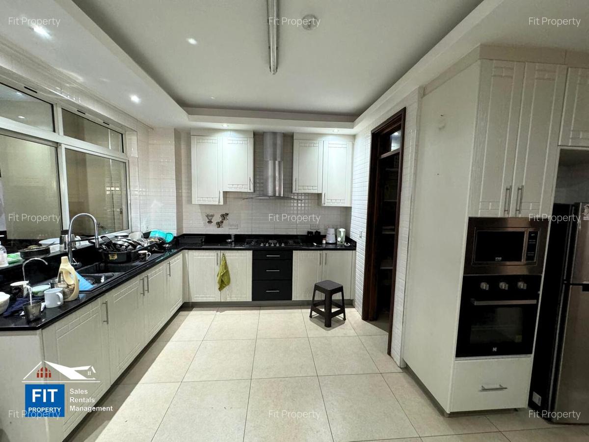 3 Bed Apartment with En Suite in Parklands - 7