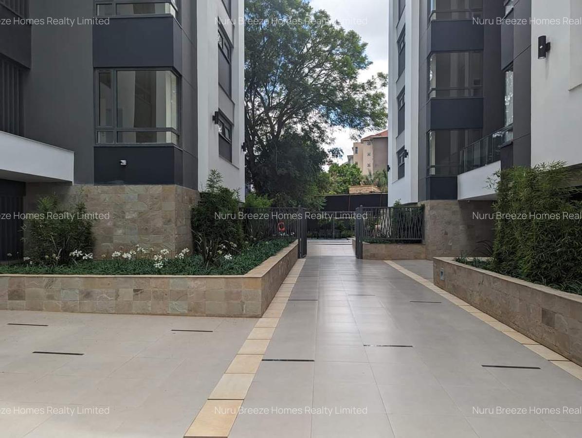 3 Bed Apartment with En Suite in Riverside - 1