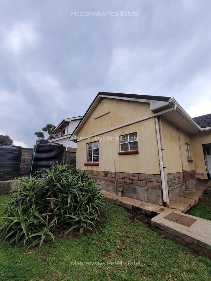 5 Bed House with En Suite at Mountain View Estate - 2