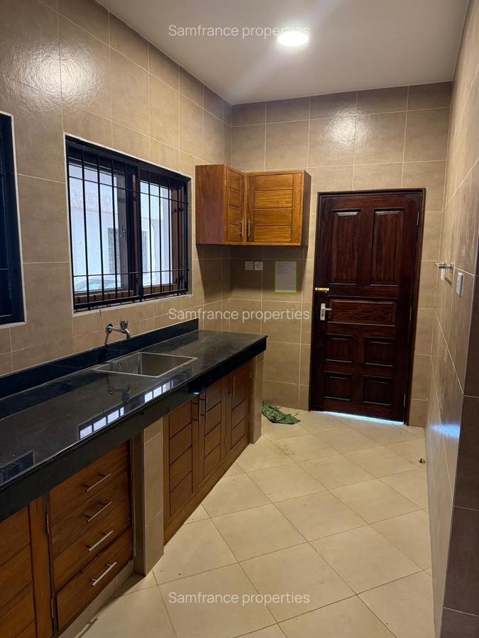 5 Bed Townhouse with En Suite at Greenwood - 8