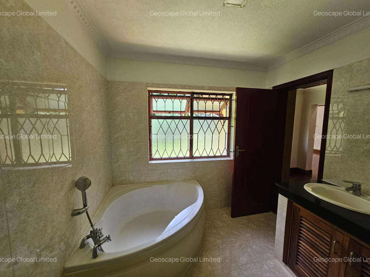 4 Bed House with En Suite in Runda - 5