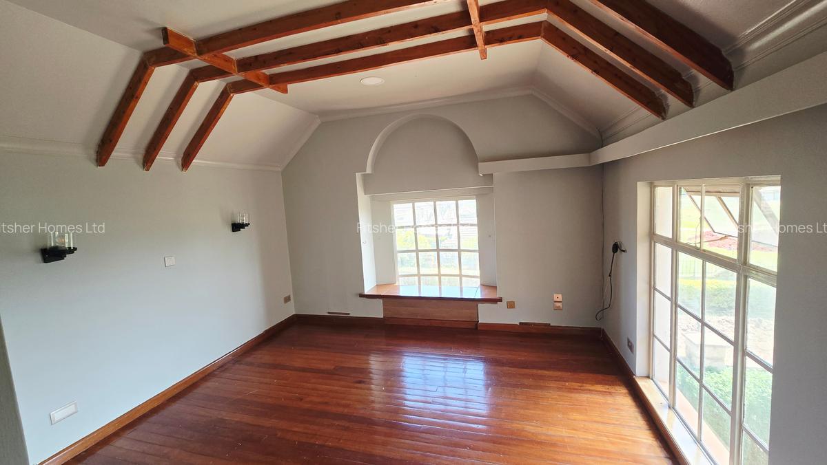 4 Bed House with En Suite in Runda - 11