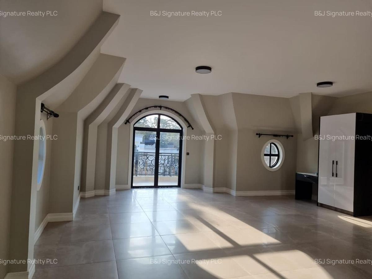 5 Bed Villa with En Suite in Loresho - 13