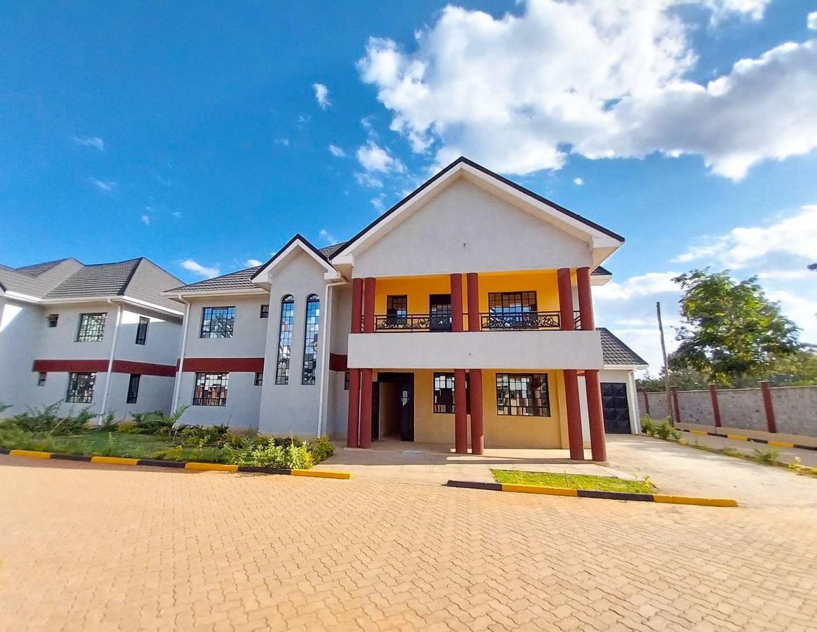 5 Bed Townhouse with Garden at Garden Estate - 1