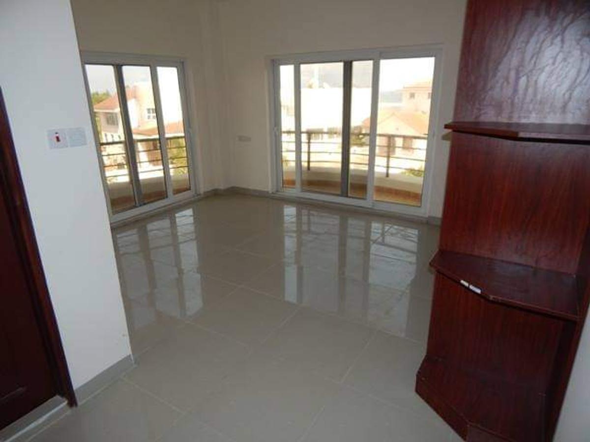 3 Bed Apartment with En Suite at Green Wood Drive - 4