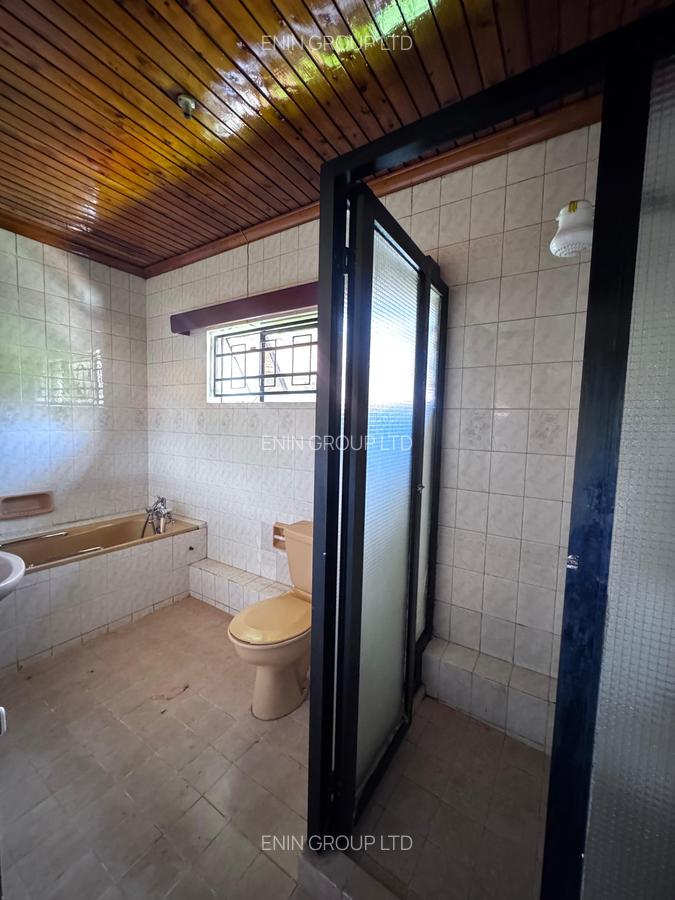 4 Bed House with En Suite in Nyari - 15